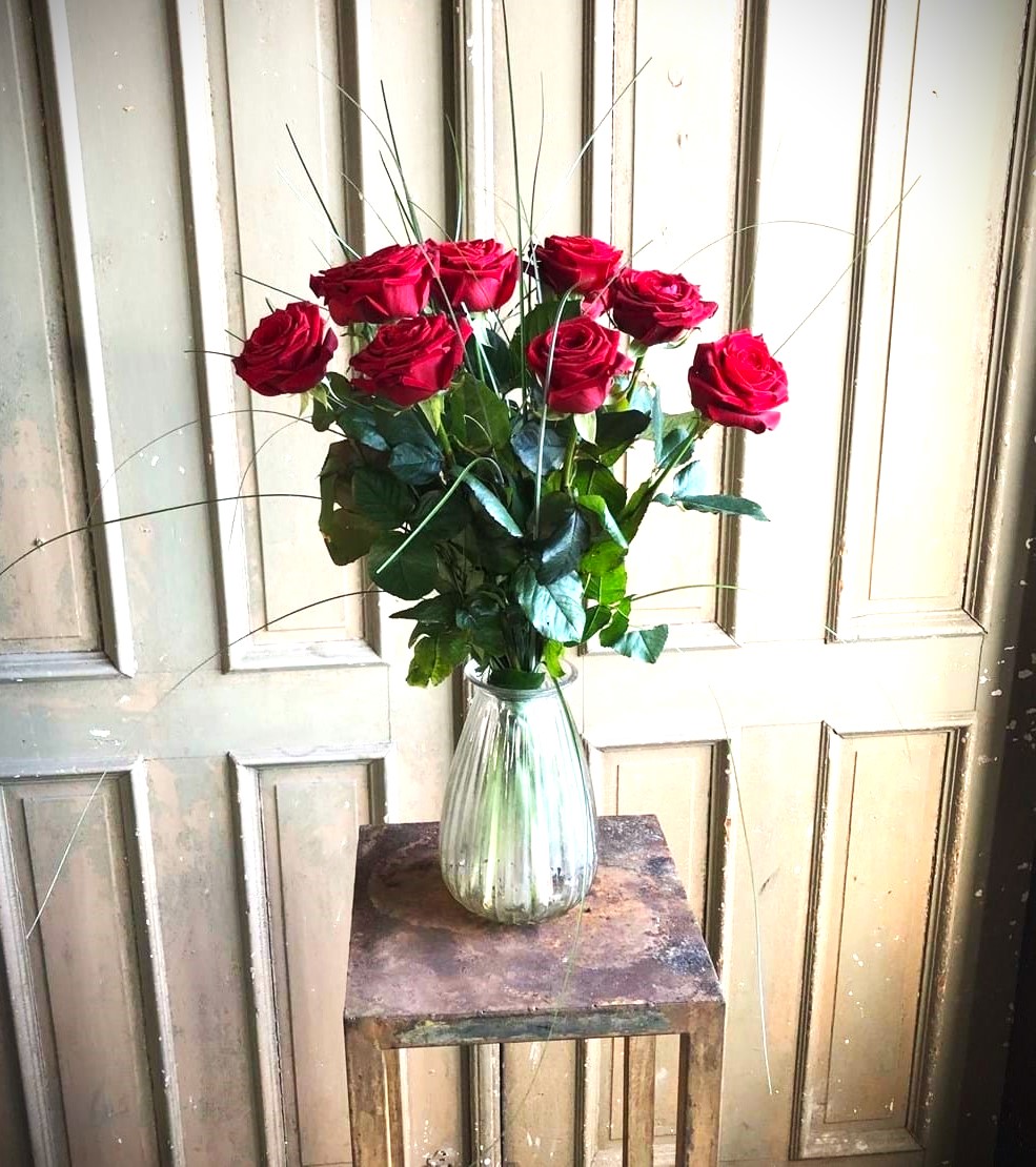 Violen er en moderne blomsterbutik i 8300 Odder. Vi binder alt fra ...